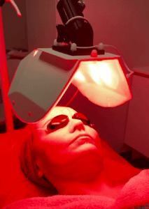 Biorepeel peeling LED-näomaskiga protseduur